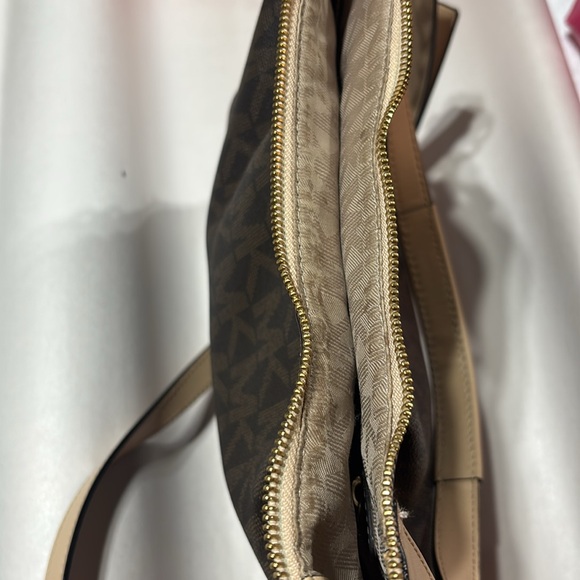 Michael Kors Tan and Brown Shoulder Bag with Gold Hardware LG - Picture 14 of 16